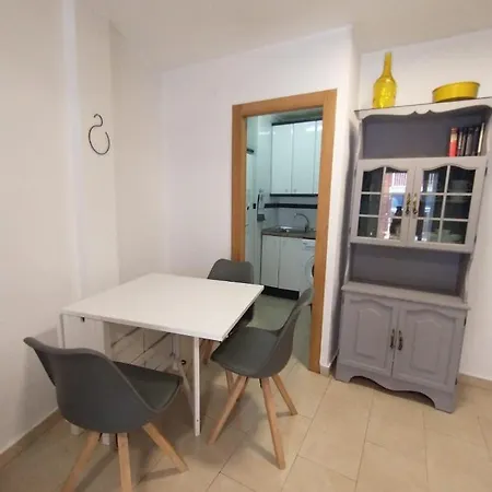 Cosy Flat With Pool Access בנידורם