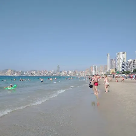 Cosy Flat With Pool Access דירה בנידורם