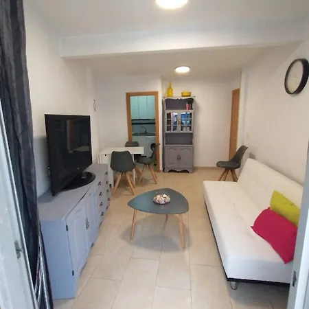 Cosy Flat With Pool Access